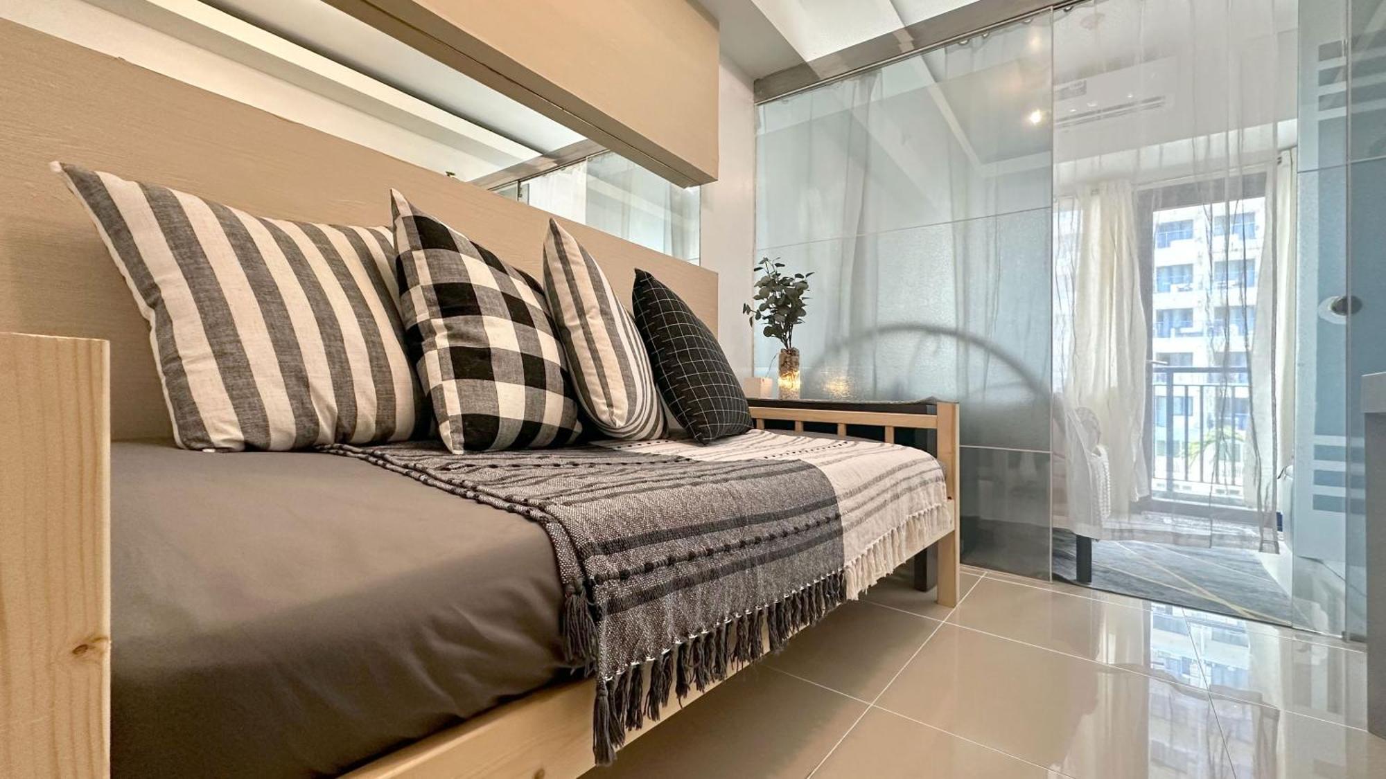 Sea 2-Br Unit With Free Parking Near Mall Of Asia Пасай Екстериор снимка